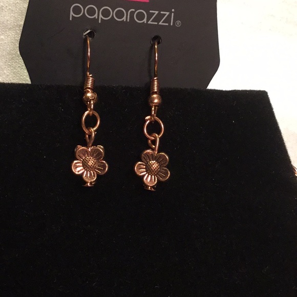 Trio: Copper Daisy Jewelry. Matching Pieces. - Picture 3 of 4
